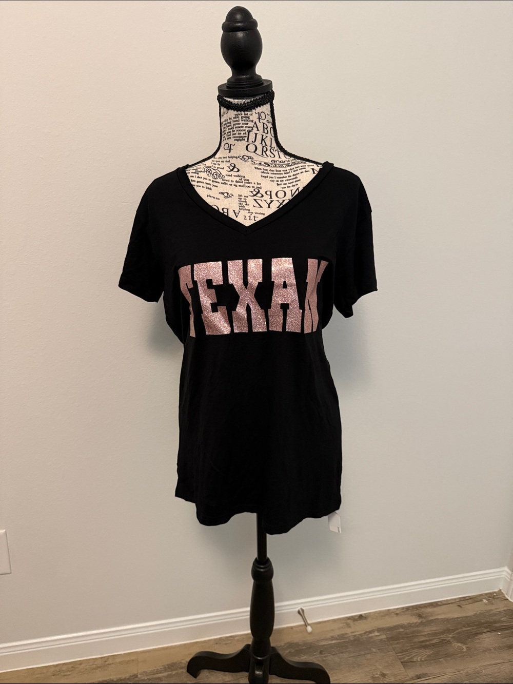 Black V-Neck 'TEXAN' Short Sleeve Tee with Pink Glitter Print